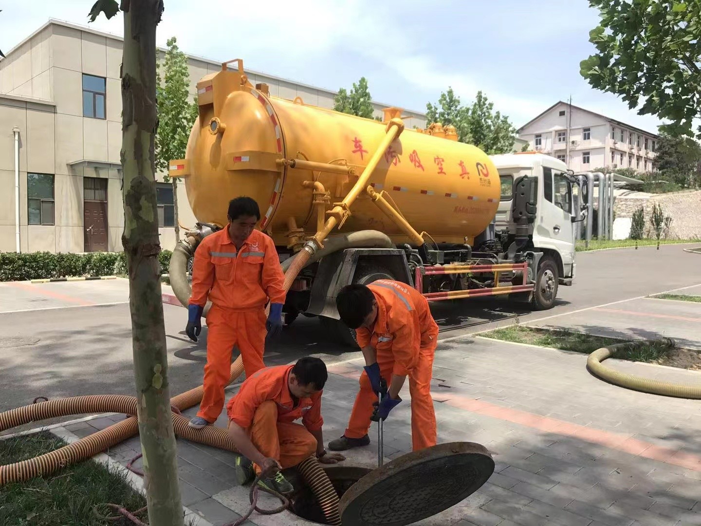 广西化粪池清理与5-8吨吸粪车施工效率分析